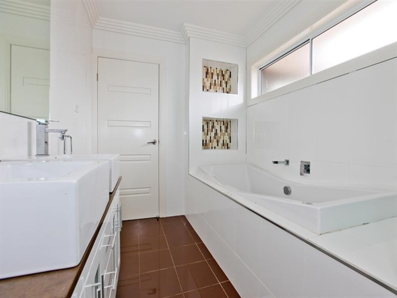 1 Shaw Place, Fairfield West NSW 2165