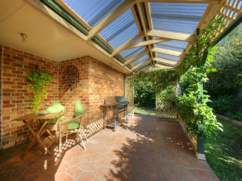 22 Castlerock Court, Wattle Grove NSW 2173