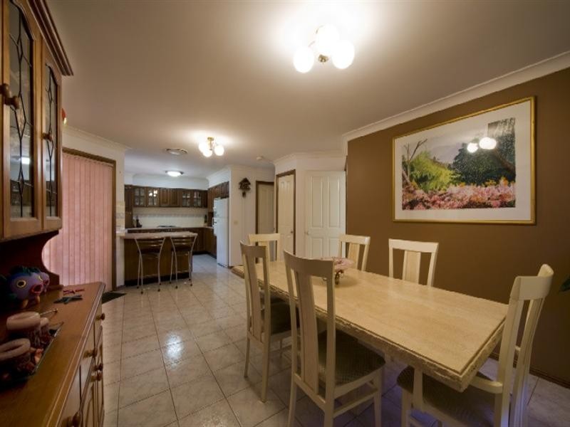 22 Castlerock Court, Wattle Grove NSW 2173