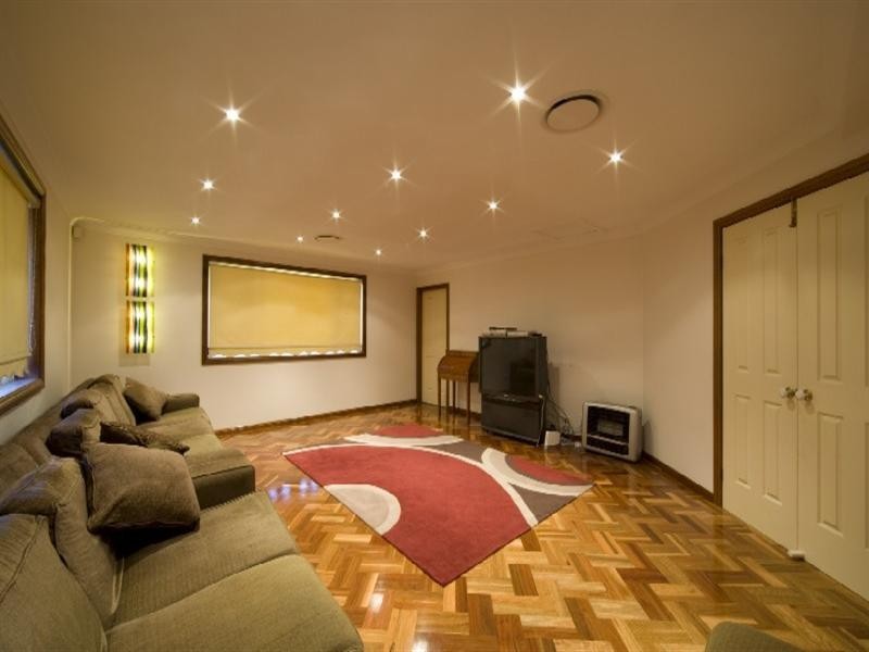 22 Castlerock Court, Wattle Grove NSW 2173