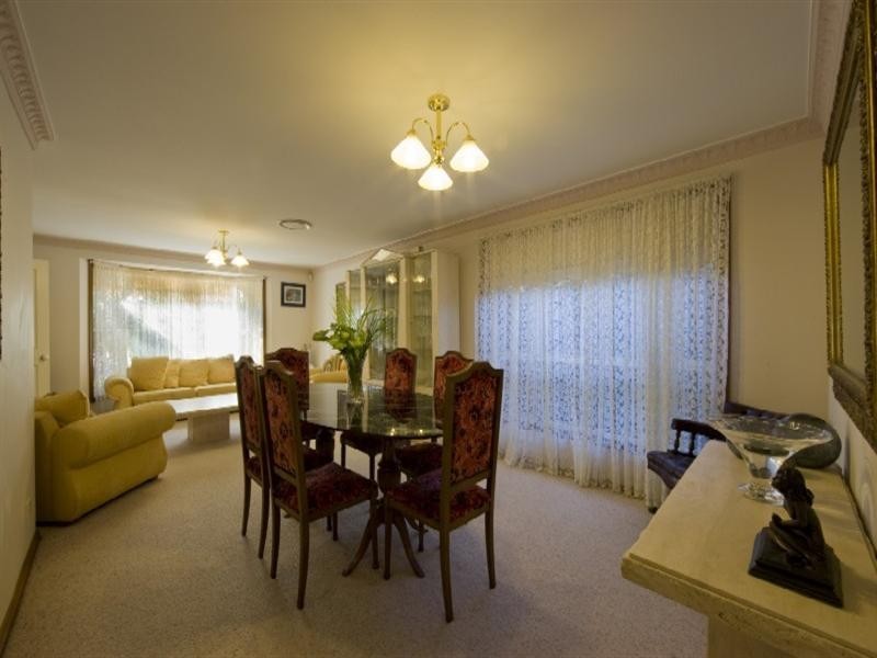 22 Castlerock Court, Wattle Grove NSW 2173