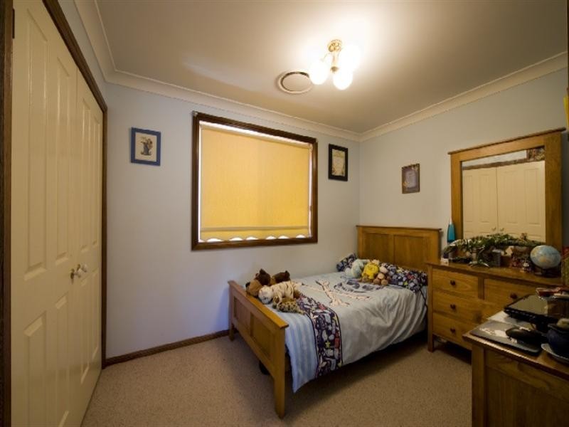 22 Castlerock Court, Wattle Grove NSW 2173