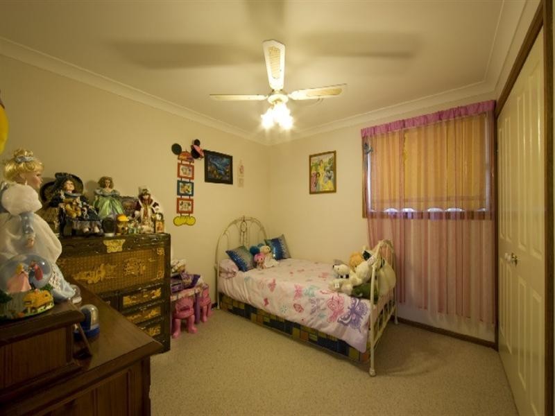 22 Castlerock Court, Wattle Grove NSW 2173