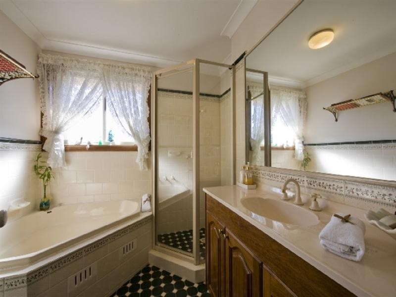 22 Castlerock Court, Wattle Grove NSW 2173