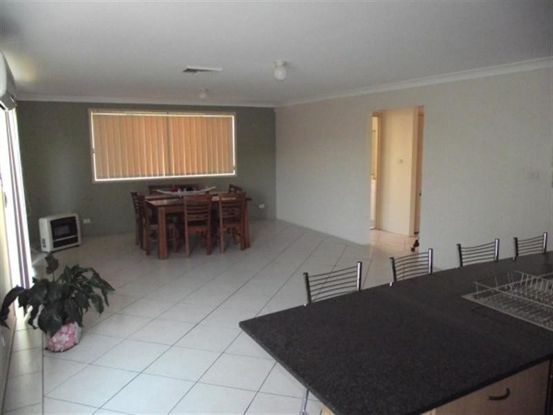 5 Mawbanna Close, West Hoxton NSW 2171