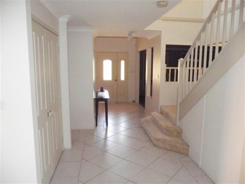 5 Mawbanna Close, West Hoxton NSW 2171