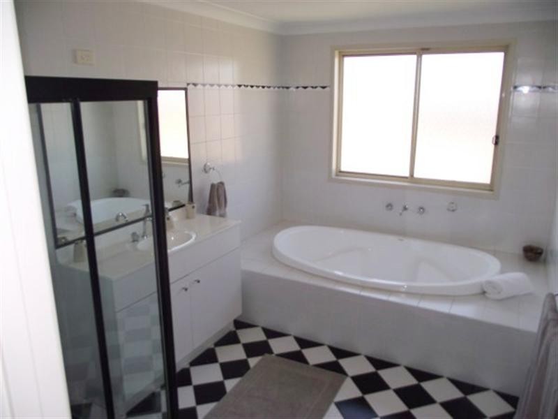 5 Mawbanna Close, West Hoxton NSW 2171