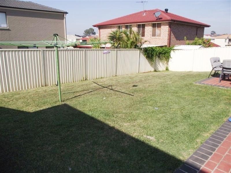 5 Mawbanna Close, West Hoxton NSW 2171