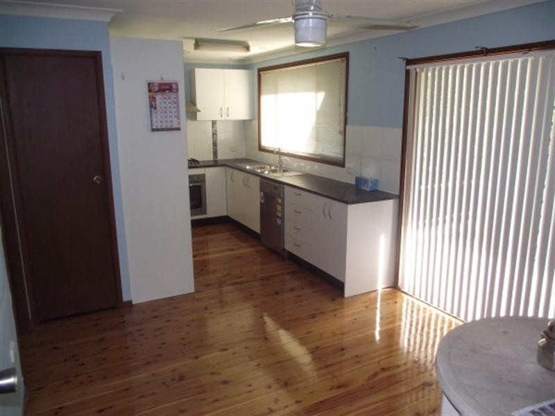 15 Kitava Place, Glenfield NSW 2167