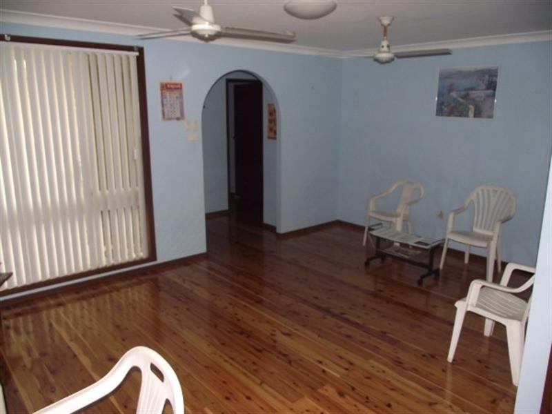 15 Kitava Place, Glenfield NSW 2167