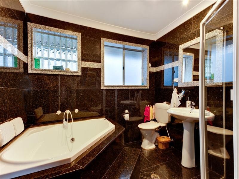 7 Congressional Drive, Liverpool NSW 2170