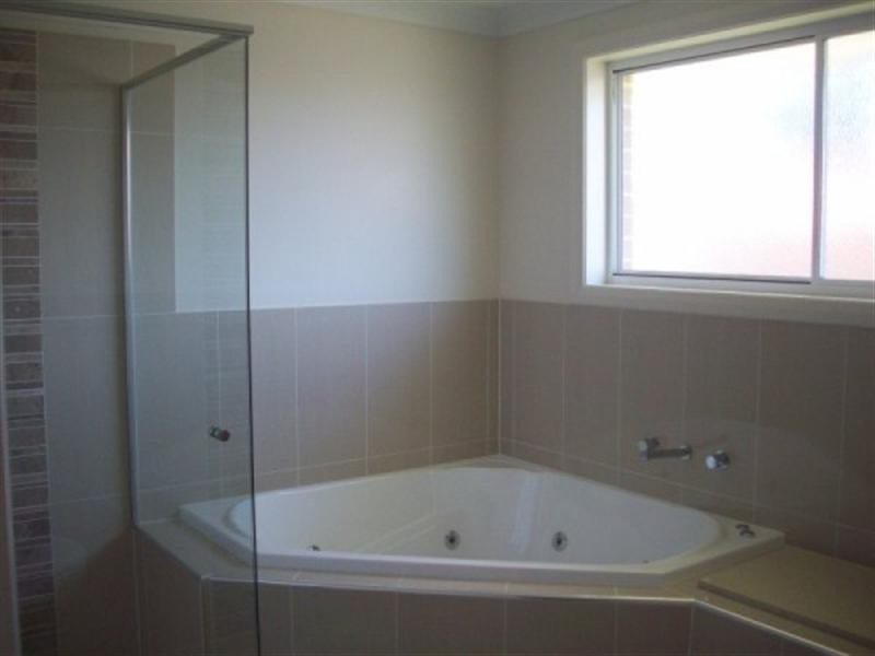 25 Bellerive Close, West Hoxton NSW 2171