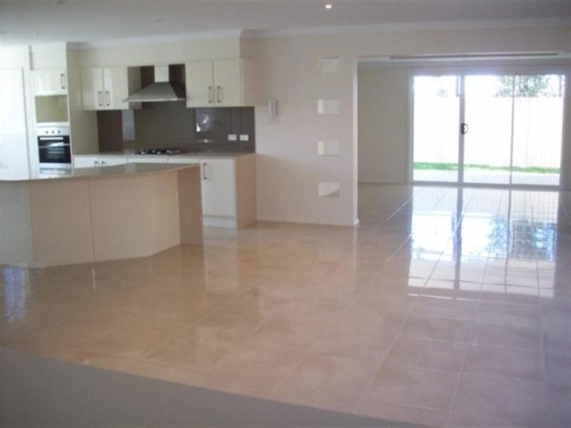 25 Bellerive Close, West Hoxton NSW 2171