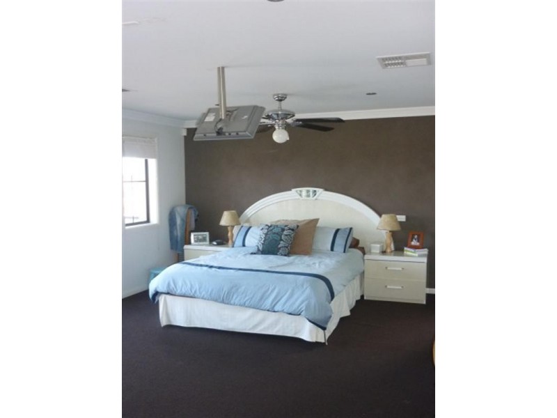 11 Mc Cubbin Place, Casula NSW 2170