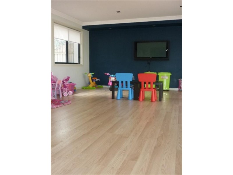 11 Mc Cubbin Place, Casula NSW 2170