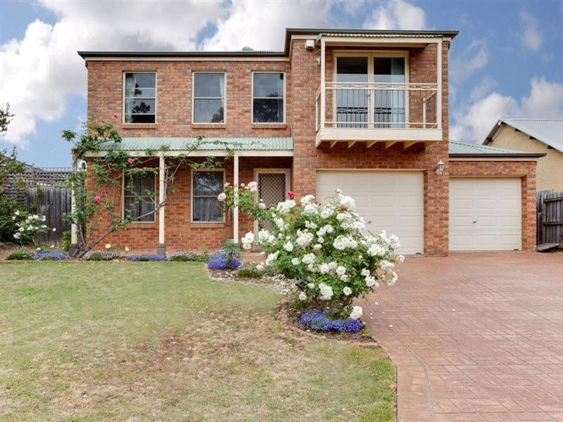 4 Murndal Court, Wattle Grove NSW 2173