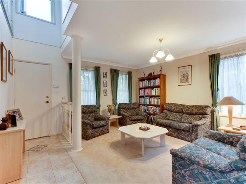 4 Murndal Court, Wattle Grove NSW 2173