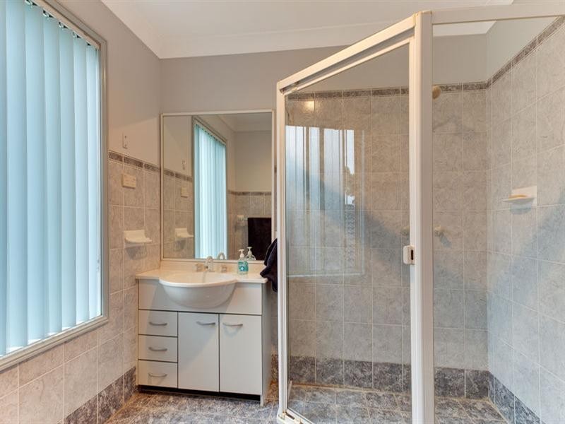 4 Murndal Court, Wattle Grove NSW 2173