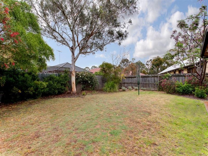 4 Murndal Court, Wattle Grove NSW 2173