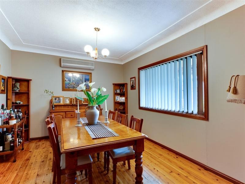 19 Hugh Avenue, Peakhurst NSW 2210