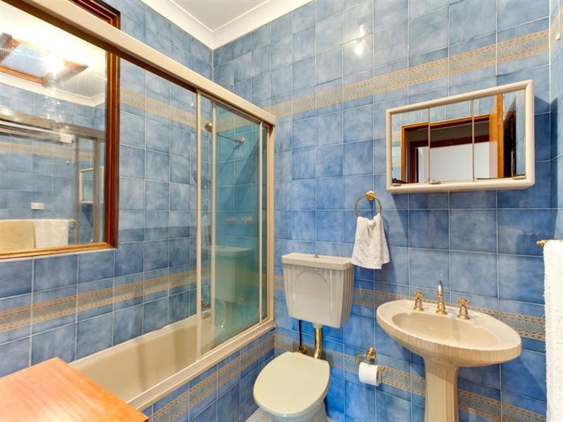 19 Hugh Avenue, Peakhurst NSW 2210