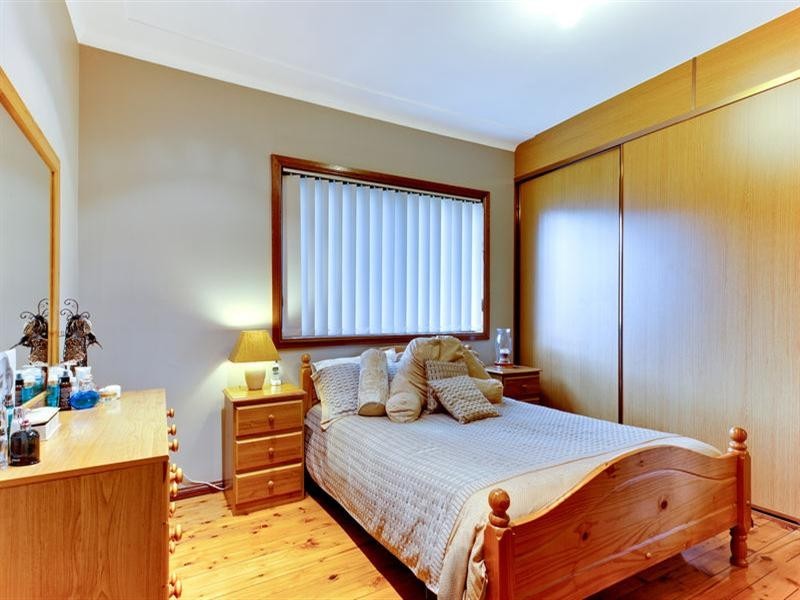 19 Hugh Avenue, Peakhurst NSW 2210