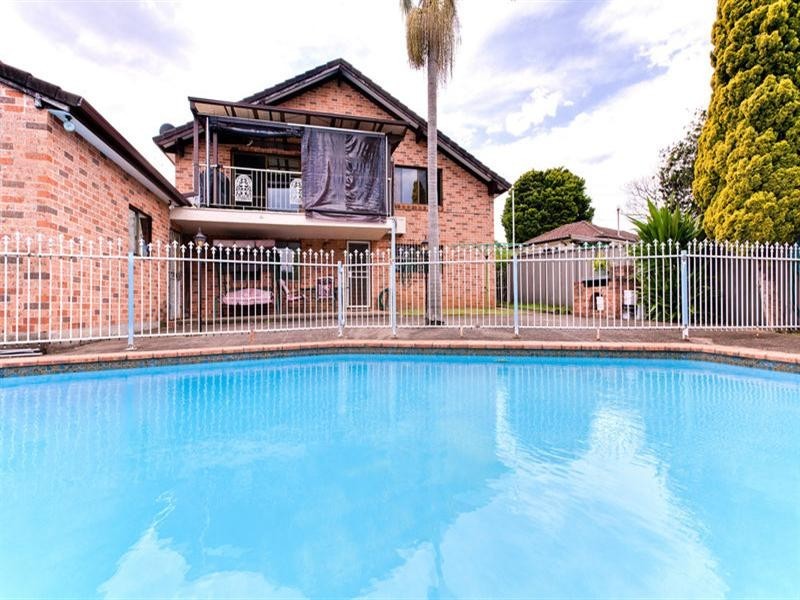 19 Hugh Avenue, Peakhurst NSW 2210