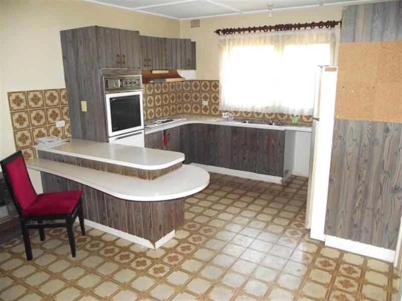 12 Silverwater Crescent, Lansvale NSW 2166