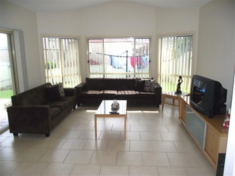 71 Harraden Drive, West Hoxton NSW 2171