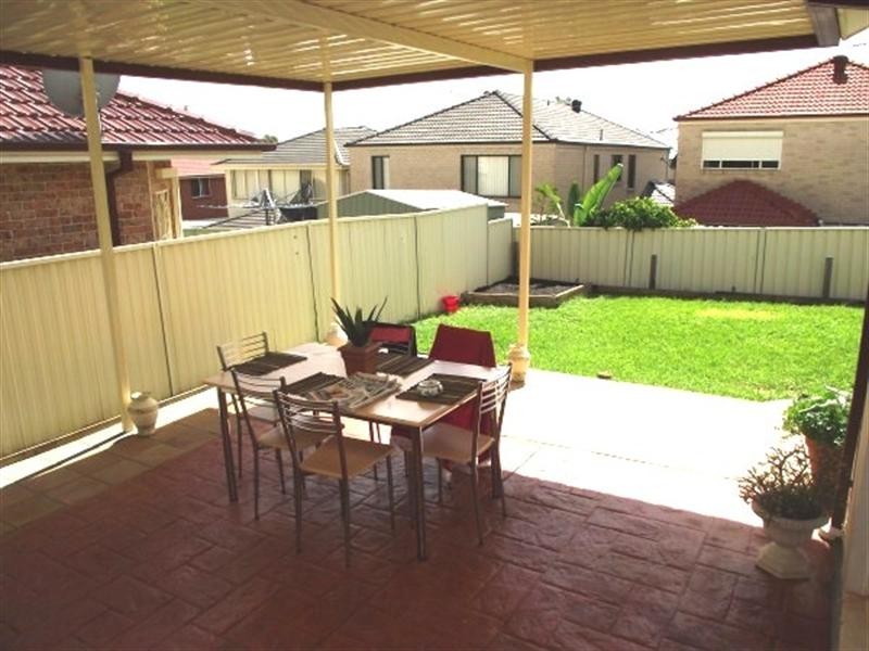 71 Harraden Drive, West Hoxton NSW 2171