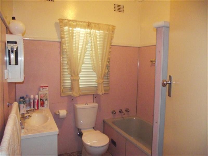 Fairfield East NSW 2165