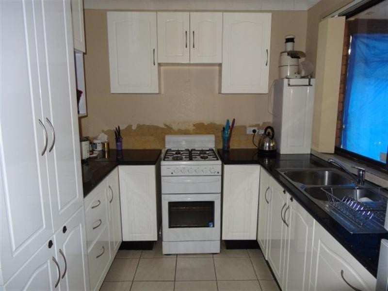 Edensor Park NSW 2176