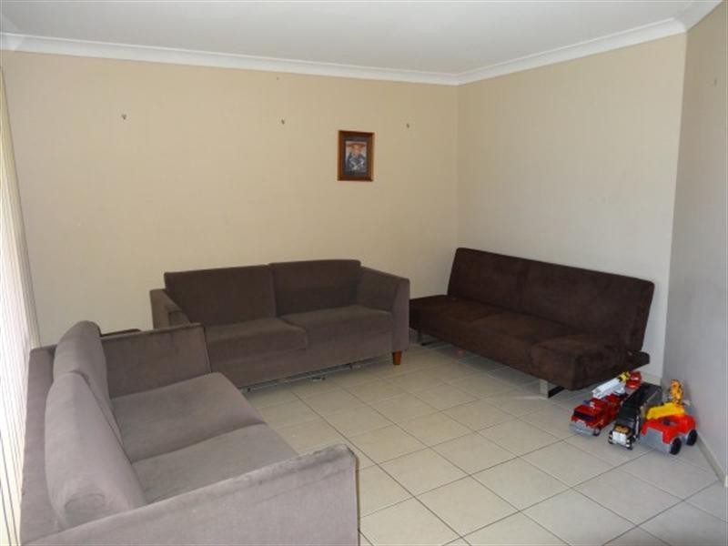 Edensor Park NSW 2176