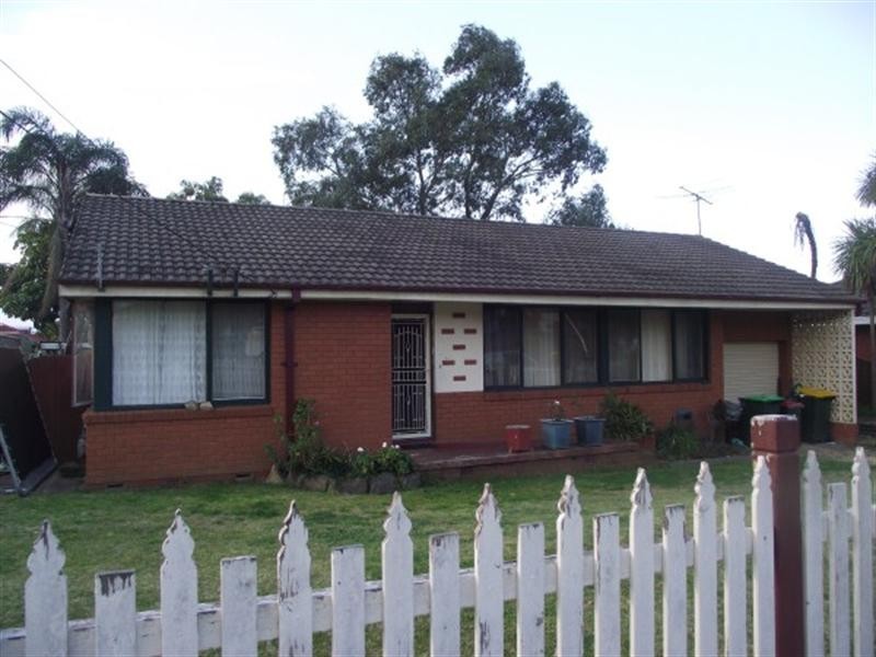 15 Edgecombe Avenue, Moorebank NSW 2170