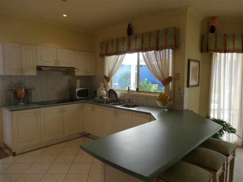 7 Sandalwood Close, Casula NSW 2170