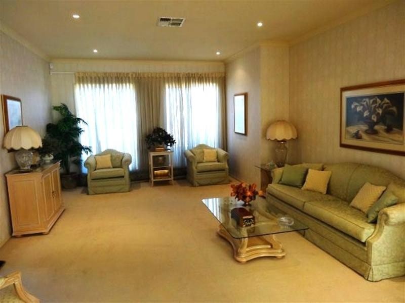 7 Sandalwood Close, Casula NSW 2170