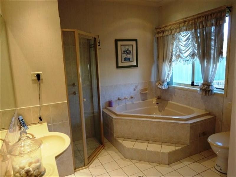 7 Sandalwood Close, Casula NSW 2170