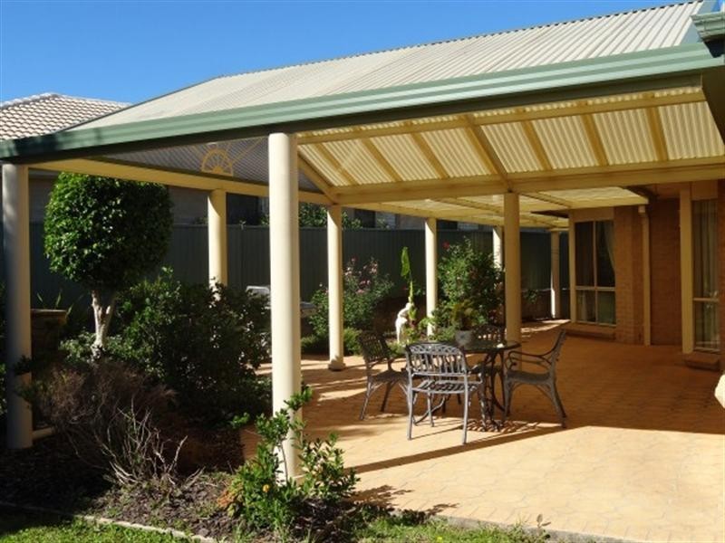 7 Sandalwood Close, Casula NSW 2170