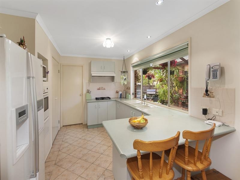 16 Solander Avenue, West Hoxton NSW 2171