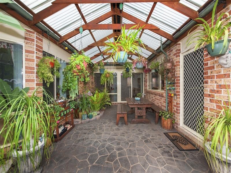 16 Solander Avenue, West Hoxton NSW 2171