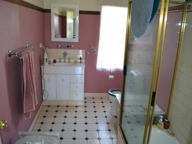 16 ALFORD EAST Street, Kingaroy QLD 4610