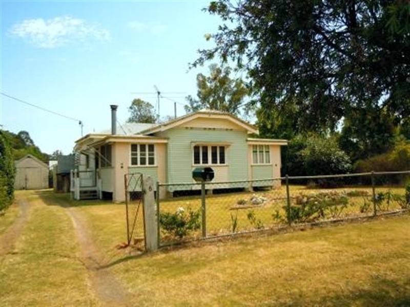 6 Earl Street, Kingaroy QLD 4610