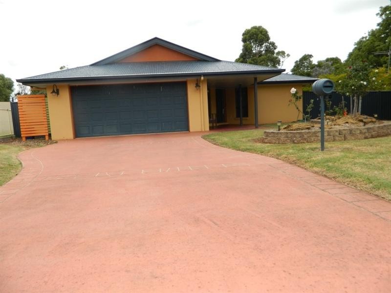 19 Cowie Drive, Kingaroy QLD 4610