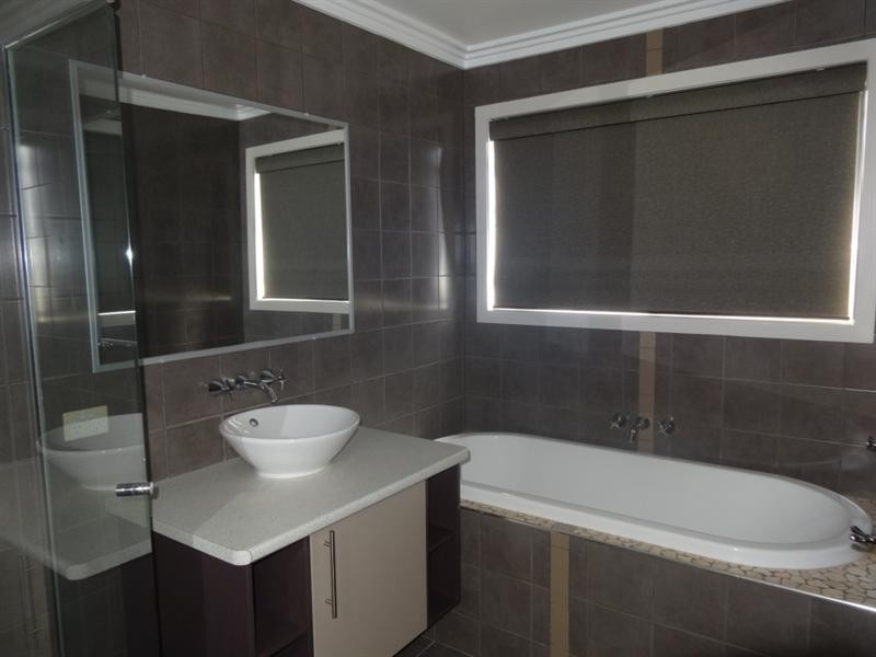 1 Poinciana Avenue, Kingaroy QLD 4610