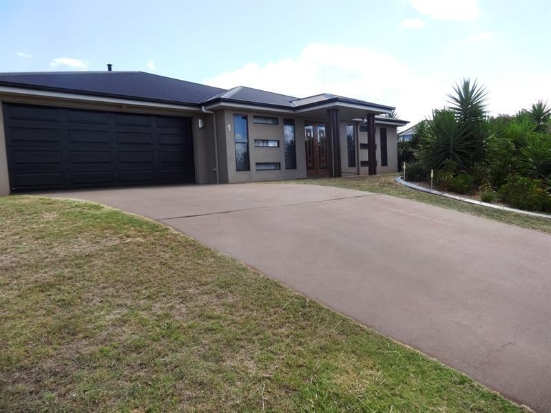 1 Poinciana Avenue, Kingaroy QLD 4610