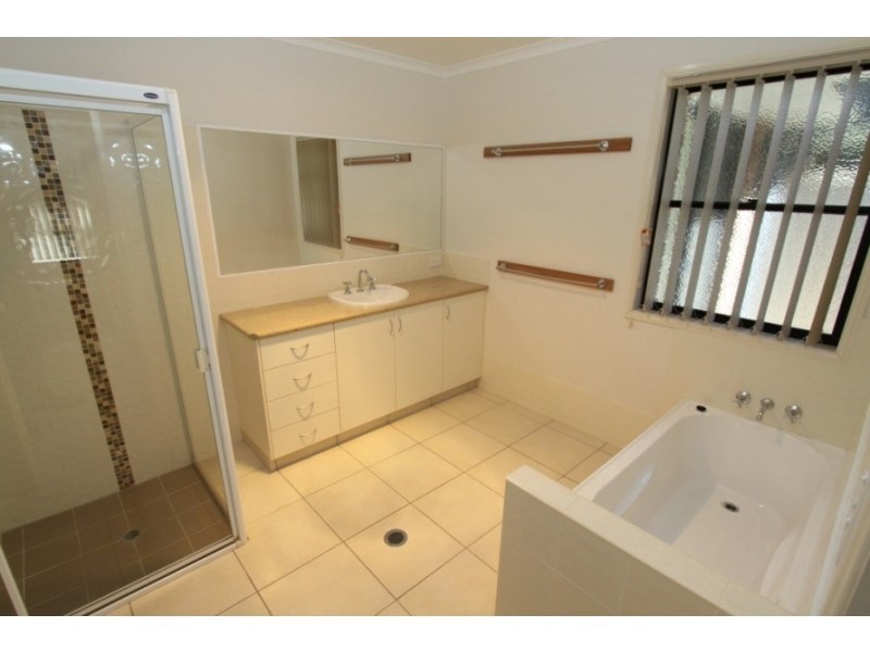 4/100 ALFORD Street, Kingaroy QLD 4610