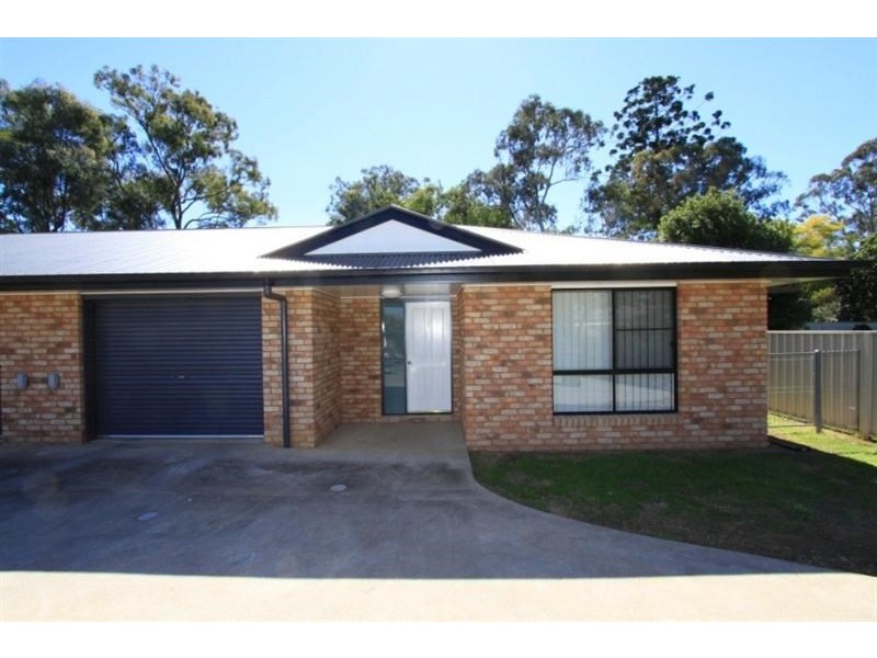 4/100 ALFORD Street, Kingaroy QLD 4610