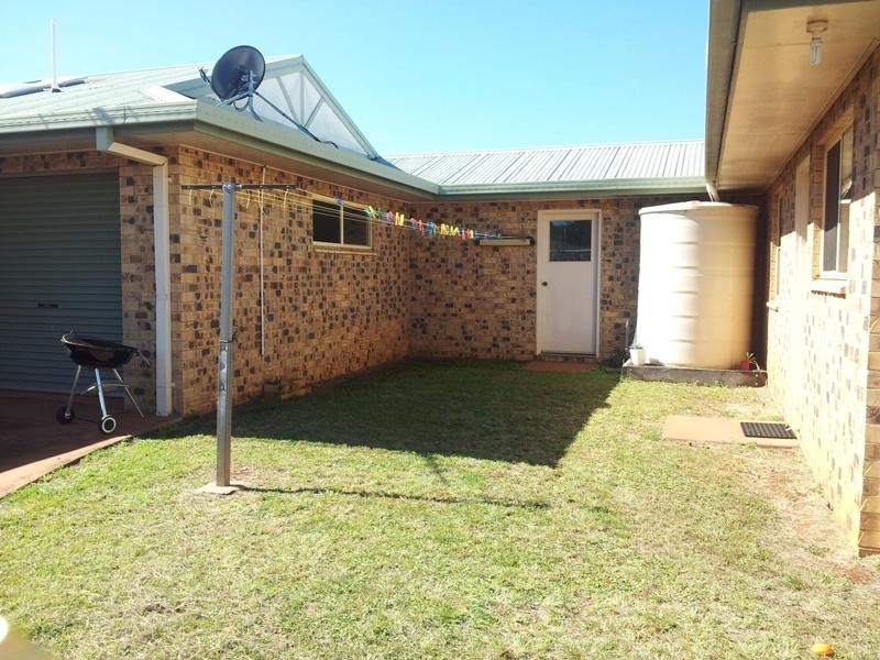 1and2/25 Windsor Circle, Kingaroy QLD 4610