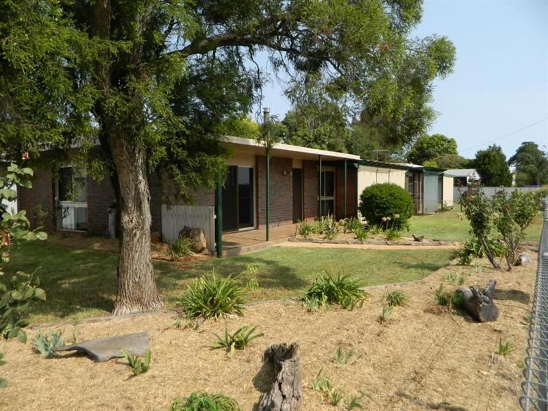 13 Booth Street, Kingaroy QLD 4610