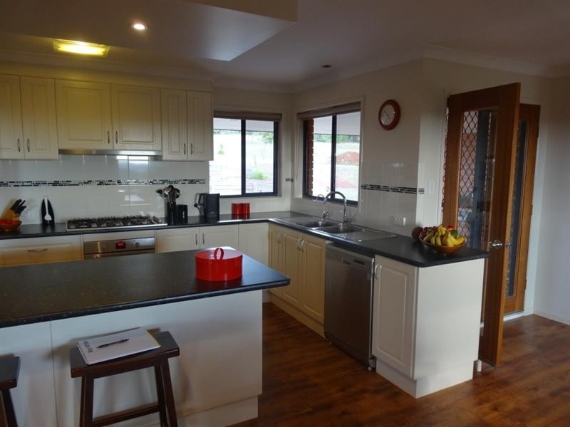 10 Panorama, Kingaroy QLD 4610